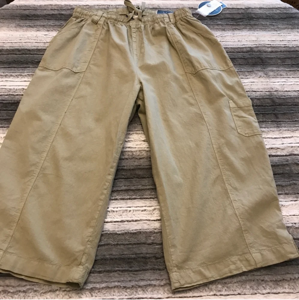 NWT KAREN SCOTT Woman Comfort Waist Pocketed Khaki Beige Summer Capri Pants